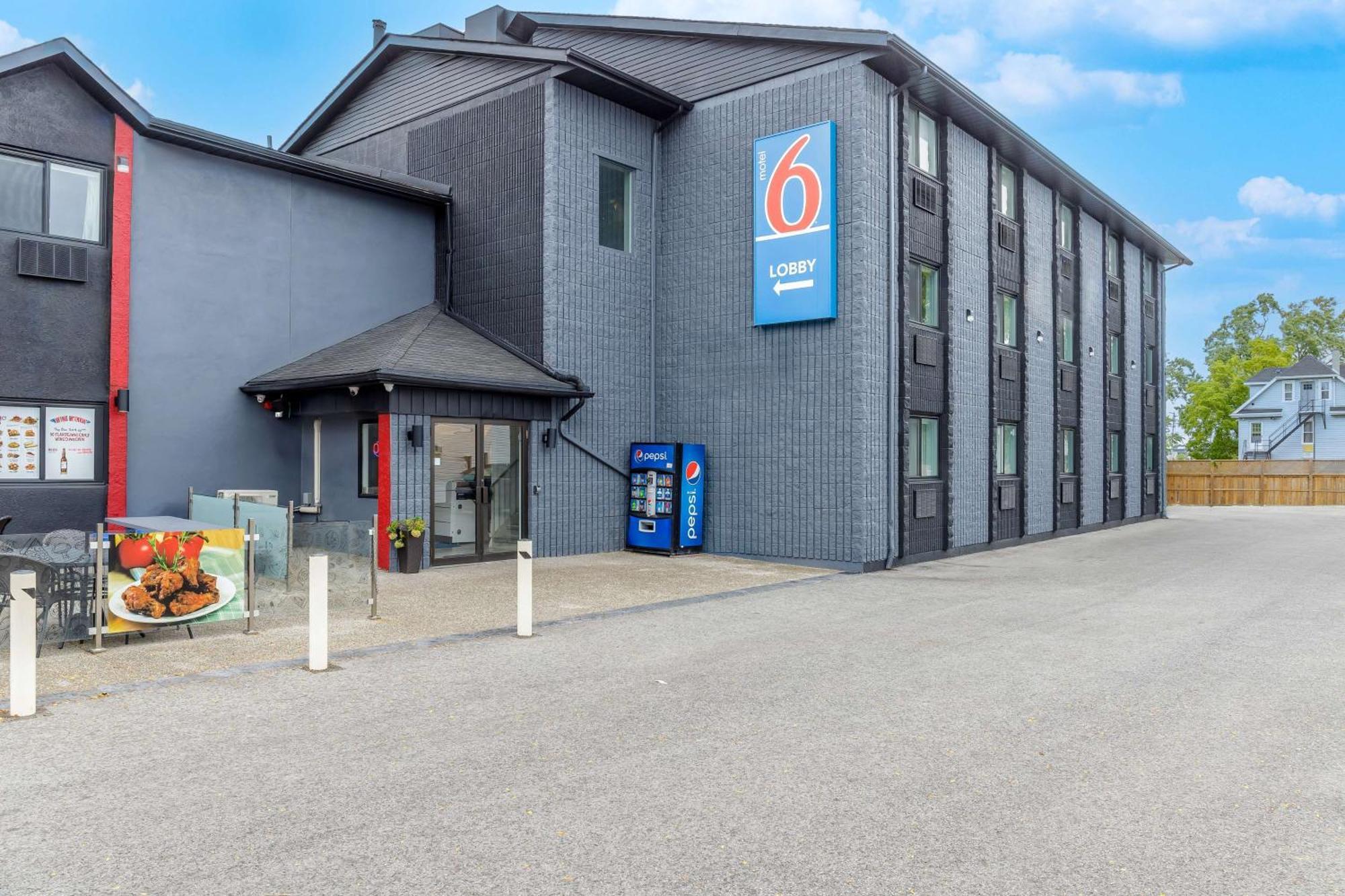 Motel 6 Niagara Falls, On Near The Falls Bagian luar foto